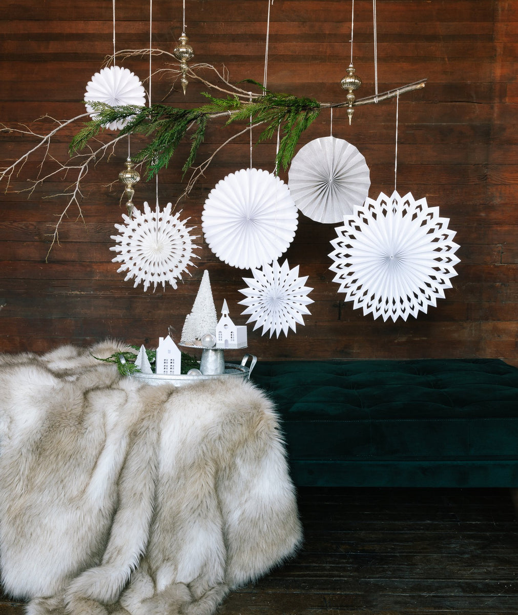 Christmas Table Confetti, Winter Wonderland Snowflake Confetti - Yahoo  Shopping